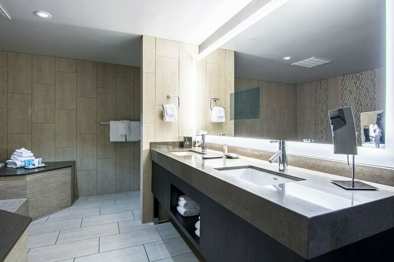 Ramada Plaza Hotel & Oasis Convention Center