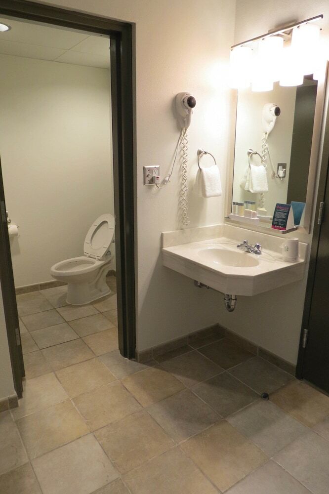 Ramada Plaza Hotel & Oasis Convention Center
