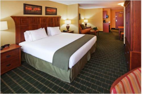 The Q Hotel & Suites