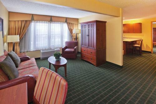 The Q Hotel & Suites