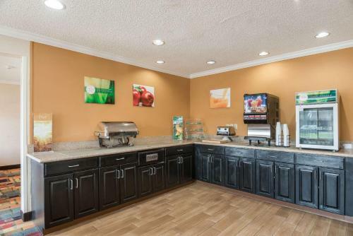 Hotel Quality Inn & Suites