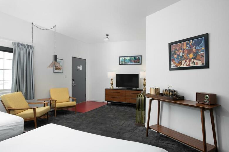 Royal 7 Budget Inn Motel