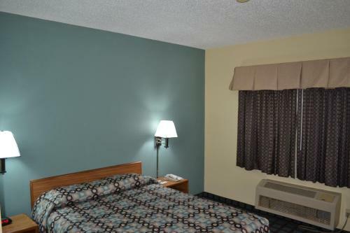 Hotel Countryside Inn & Suites