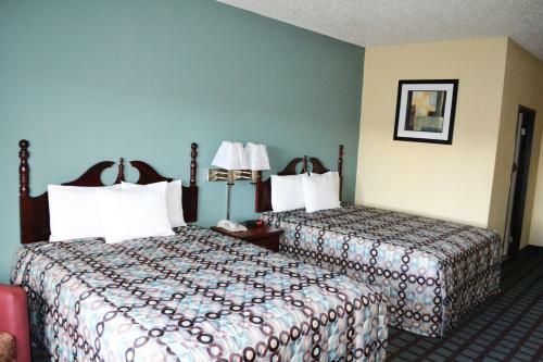 Hotel Countryside Inn & Suites