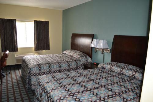 Hotel Countryside Inn & Suites
