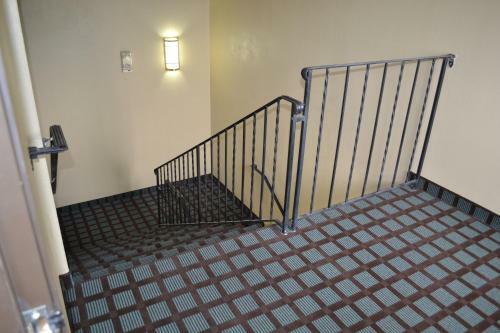 Hotel Countryside Inn & Suites