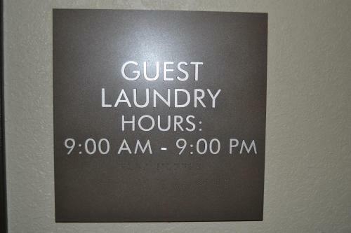 Hotel Countryside Inn & Suites