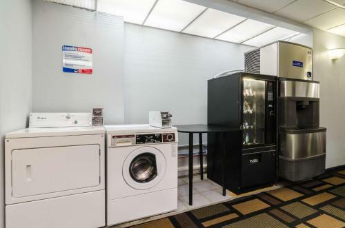 Motel 6 Lincoln
