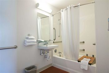 Motel 6 Reno - Virginia Plumb