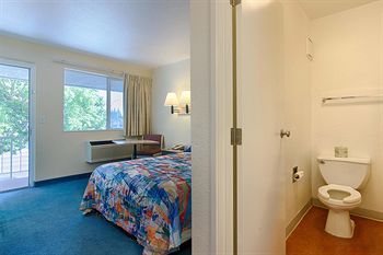 Motel 6 Reno - Virginia Plumb