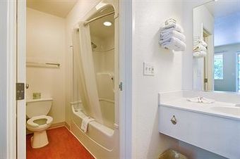 Motel 6 Reno - Virginia Plumb