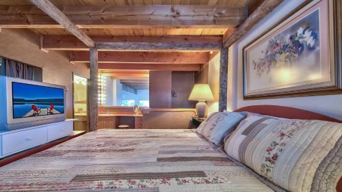 Tahoe Village 754j