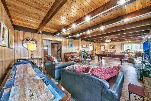 Lake View Chalet