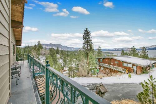 Lake View Chalet