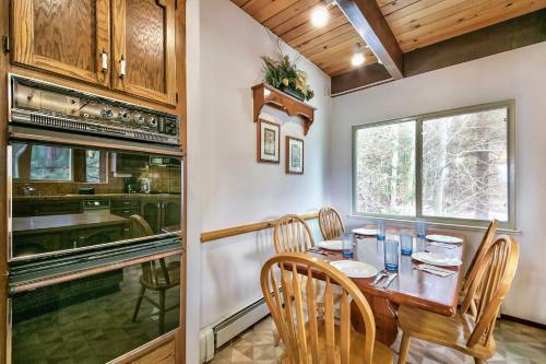 Lake View Chalet