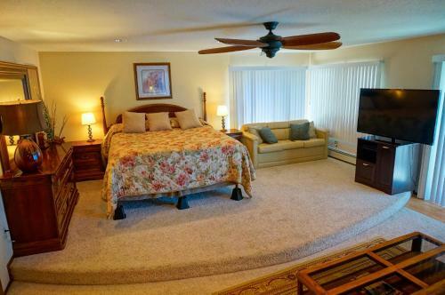 Lake View Chalet