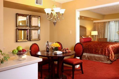 Aparthotel Jockey Club Suites