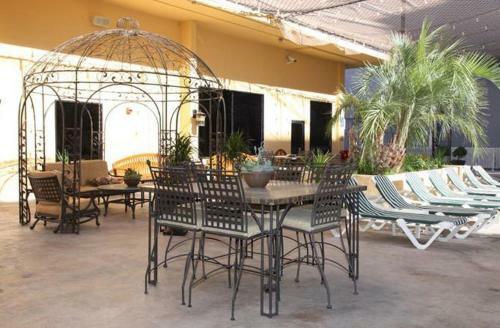 Aparthotel Jockey Club Suites