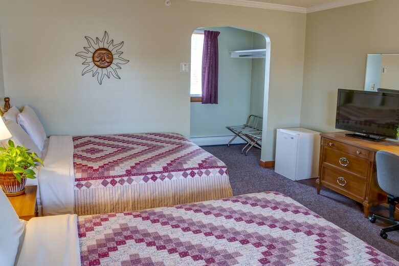 Colonial Motel