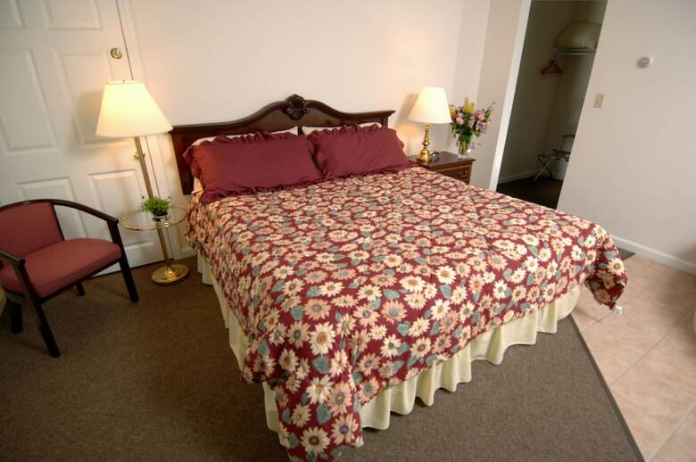 Colonial Motel