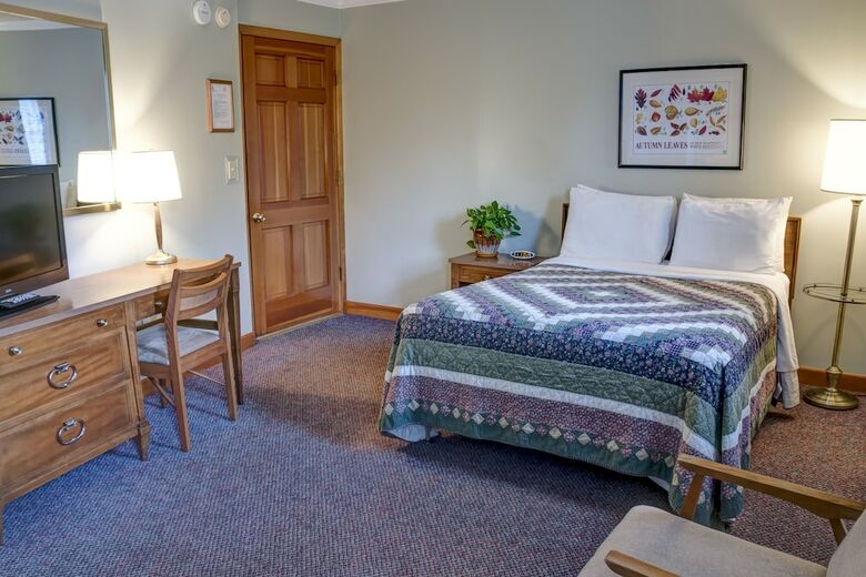 Colonial Motel