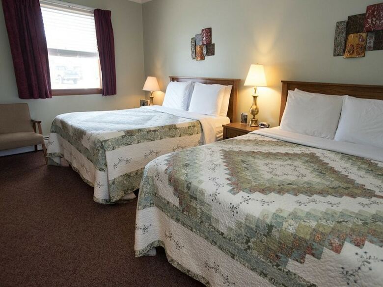 Colonial Motel