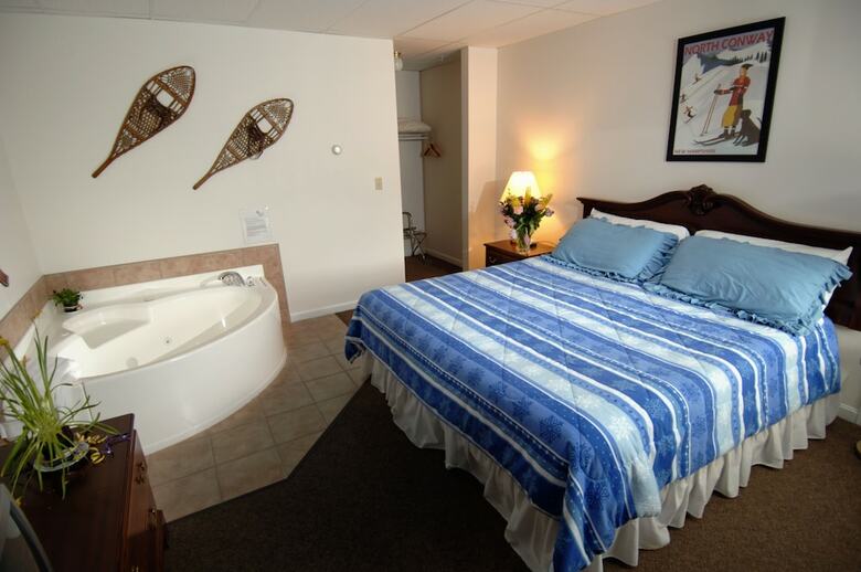 Colonial Motel