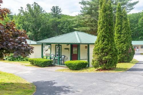 Perry's Motel And Cottages