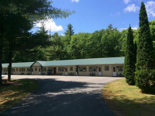 Perry's Motel And Cottages
