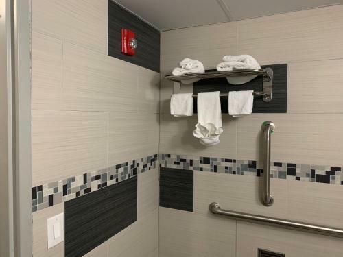 Hotel Red Carpet Inn Elmwood
