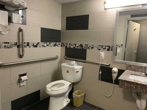 Hotel Red Carpet Inn Elmwood