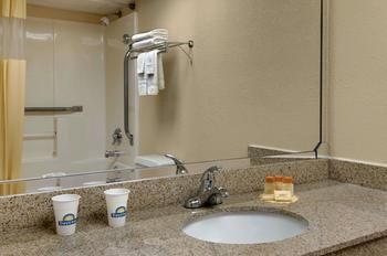 Hotel Days Inn Hillsborough