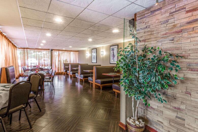 Wyndham Garden Hotel Newark Airport