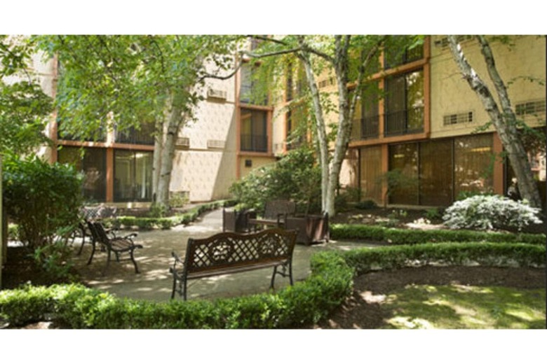 Wyndham Garden Hotel Newark Airport