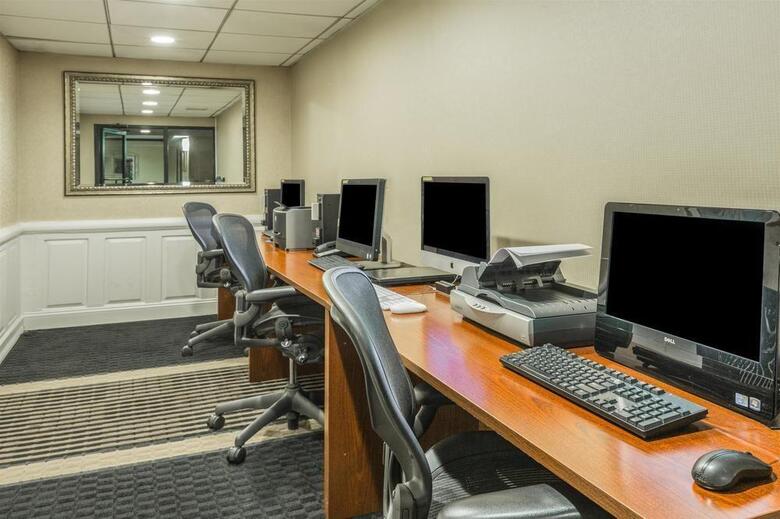 Wyndham Garden Hotel Newark Airport