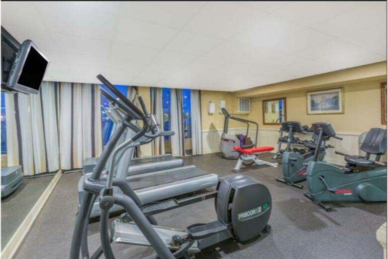 Wyndham Garden Hotel Newark Airport