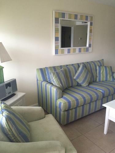 Hotel Surf Song Beach Resort