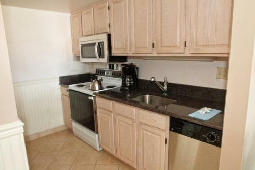 Hotel Watson's Regency Suites