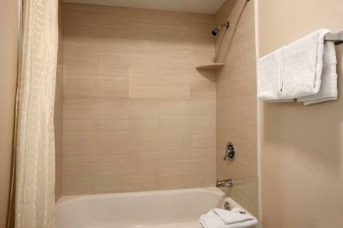 Hotel Super 8 Rahway Newark