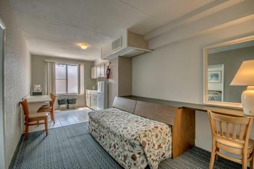 Admiral Resort Motel