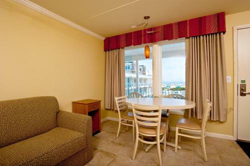 Fleur De Lis Beach Motel