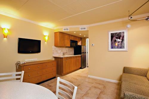 Fleur De Lis Beach Motel