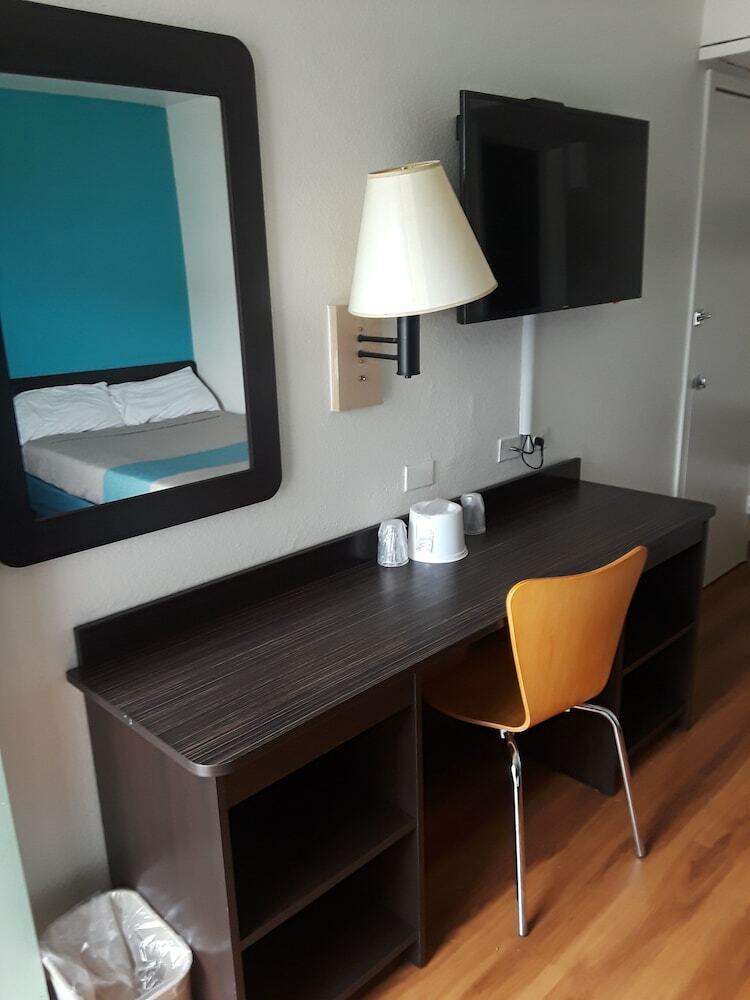 Motel 6 Farmington
