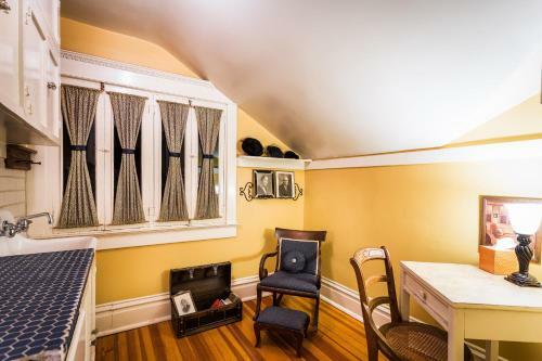 Downtown Historic Bed & Breakfast