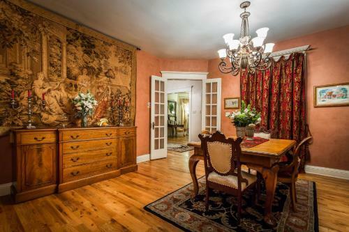 Downtown Historic Bed & Breakfast