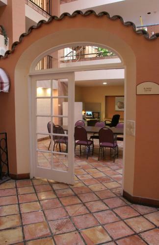 Hotel Barcelona Suites Albuquerque