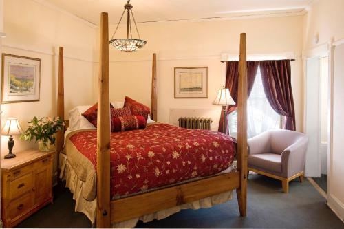 Hacienda Nicholas Bed & Breakfast
