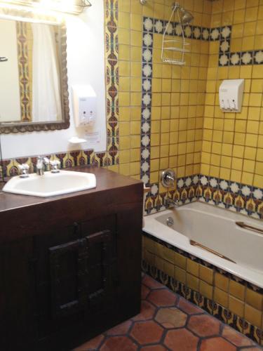 Hacienda Nicholas Bed & Breakfast