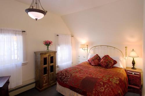 Hacienda Nicholas Bed & Breakfast
