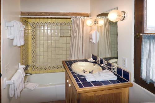 Hacienda Nicholas Bed & Breakfast